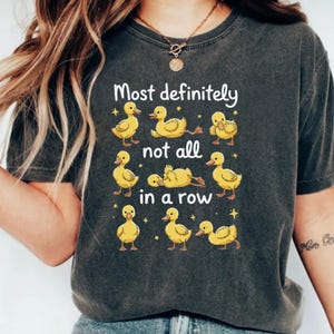 Auf jeden Fall nicht alle in einer Reihe - Lustiges Enten-Gesundheitsbewusstseins-T-Shirt