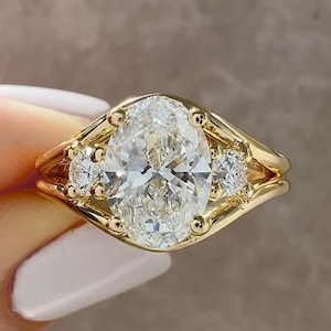 2.5 CT Oval Cut Engagement Ring Three Stone Oval Moissanite Ring 14K Gold Wedding Ring Past Present Future Ring Anniversary Rings For Women