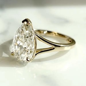 2.5 CT Pear Cut Engagement Ring Pear Split Shank Moissanite Diamond Ring 14K Gold Solitaire Ring Wedding Ring Teardrop Ring Anniversary Ring