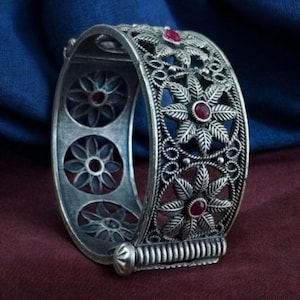 Silver Oxidized Kada Bangle - Silver Floral Bangle - Indian Jewelry -Ethnic Bangle - women Bangle - Traditional Bangle -Screw Bangle For Her