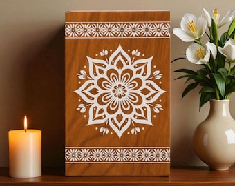 Urna funeraria in legno fatta a mano: scatola commemorativa con incisione mandala floreale