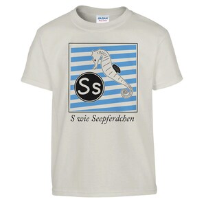 S es para Caballito de Mar (Camiseta ABC) Camiseta clásica de cuello redondo para niños | Gildan® 5000B