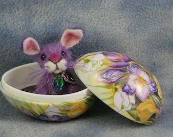 2" Teeny Tiny Micro Miniatuur Kunstenaar Bunny Rabbit Bear in Easter Egg * Bramber Bears * Clarissa