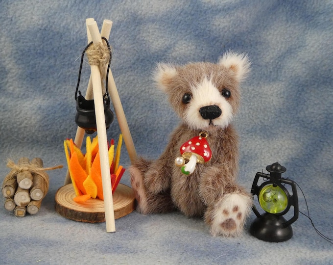 3" Tiny Miniature Forest Ranger Artist Bear & 1/12th camp fire set *Bramber Bears* Truffle