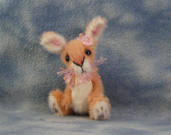 3" Adorable Tiny Miniature Artist Bunny Rabbit Bear *Bramber Bears* Amaryllis