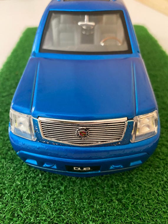 Jada Dub City 1:24 Diecast 2002 Cadillac Escalade EXT Blue Custom