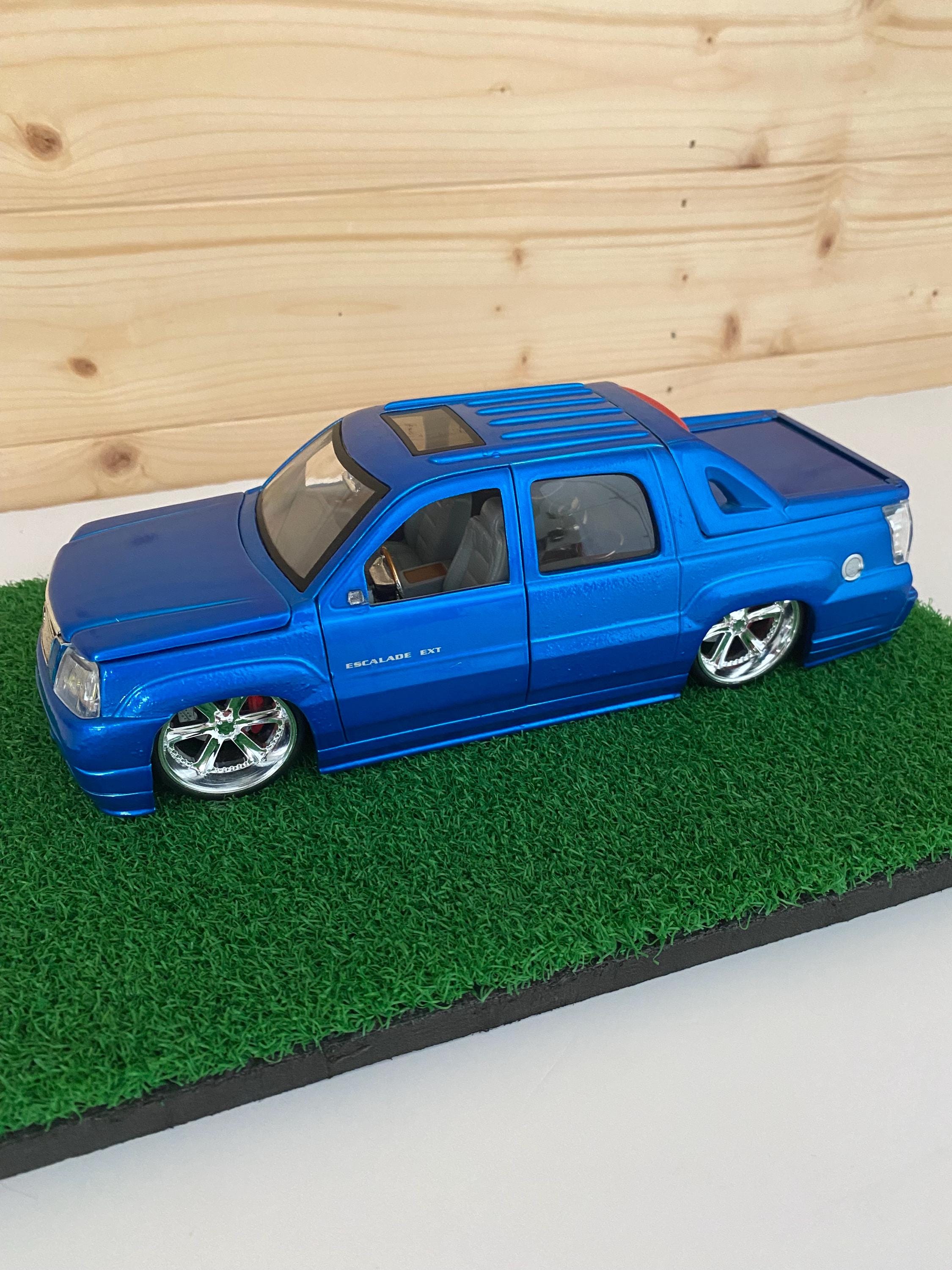 Jada Dub City 1:24 Diecast 2002 Cadillac Escalade EXT Blue Custom