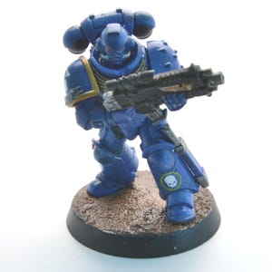 WH40K Ultramarine Space Marine Ultramarine Intercessor Figure with Bolt Rifle and Sword