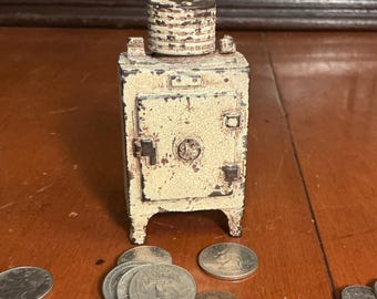 GE Monitor top bank in cold paint finish. Good vintage condition, GE refrigerator, back slot. Piggy bank, cast iron bank, screw opening.