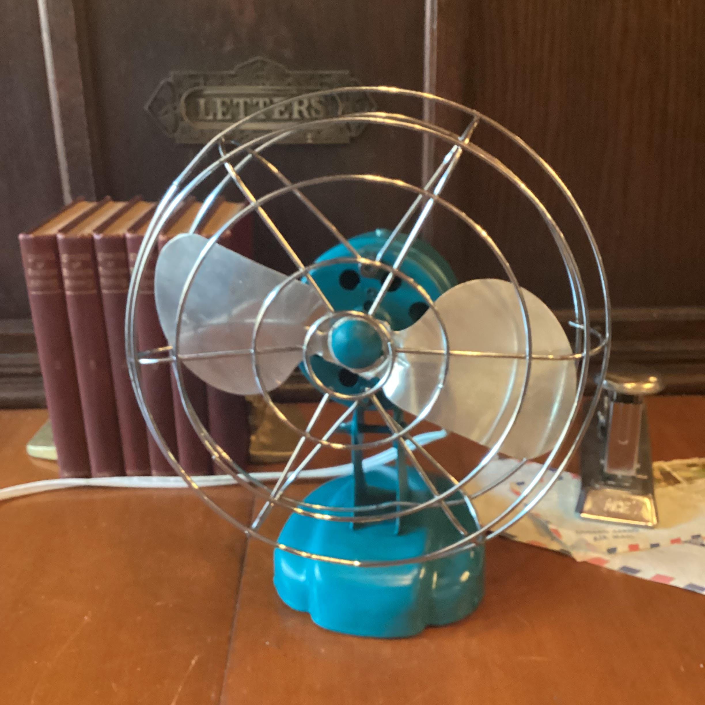 Zero Vintage Fan Electric Desk McGraw Blue 1950s fan Bersted Deco
