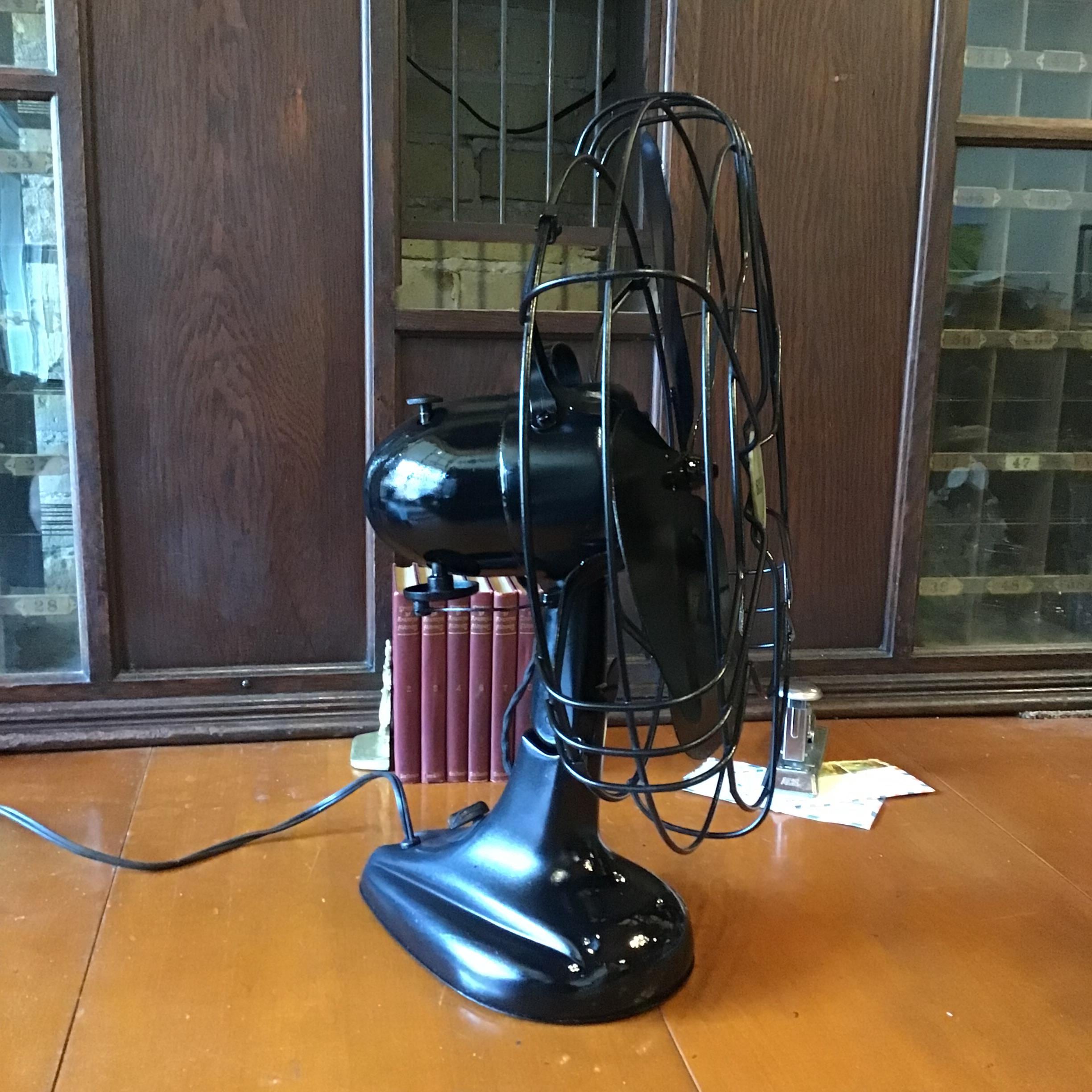 Vintage Signal Oscillating Fan: 16-inch, 3-speed, Open Cage Design