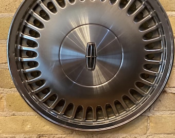 Vintage Lincoln 16 inch hubcap, in good condition, great condition. Brushed aluminum, Classic icon centered inside double circles and vents.
