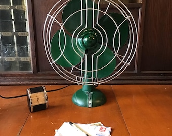 Arctic Air oscillating fan, restored all metal 3 speed 4 blade desk fan. Green, good air flow, open cage design made in USA.