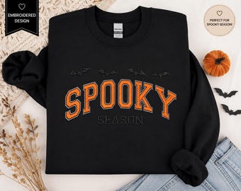 Spooky Season geborduurde sweater, zwarte Halloween-trui met ronde hals, herfsttrui in varsity-stijl, comfortabele herfstpullover