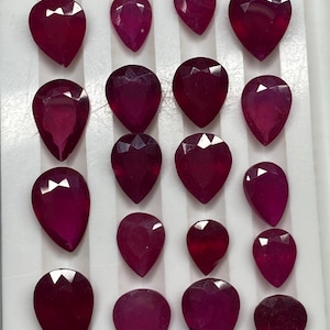 Naturlig glasfältrubin ädelsten, päronformade lösa stenar för smyckestillverkning 6 x 4 mm-8 x 10 mm