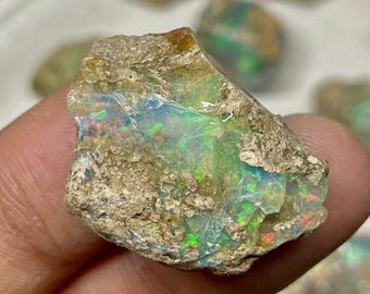 Ethiopisch vuuropaal ruw: 31,20 kt AAA+ onbewerkt edelsteenkristal