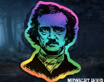 Puede incluir: Una pegatina holográfica arcoíris con una ilustración en blanco y negro del retrato de Edgar Allan Poe. La pegatina tiene un contorno negro y el texto "MIDNIGHT HOUR GALLERY" en la parte inferior.