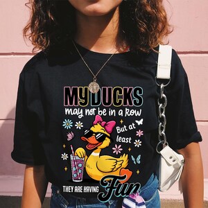 Meine Enten sind vielleicht nicht in einer Reihe Shirt - Lustiges Enten-Grafik-T-Shirt für Frauen - Süßes schrulliges Tier-T-Shirt mit Sommervibes