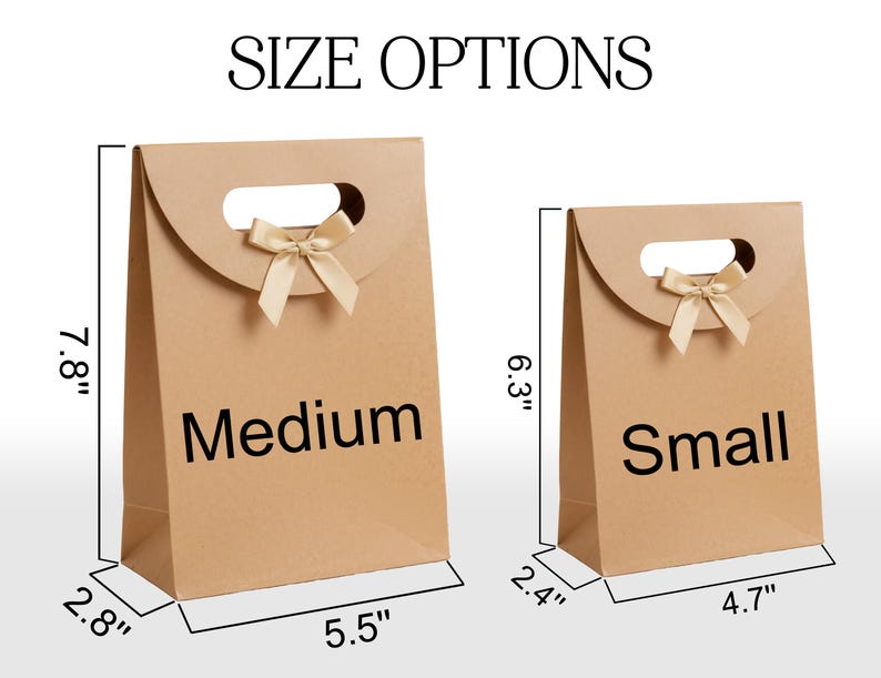 Pode incluir: Duas sacolas de presente de papel kraft, rotuladas como "Medium" e "Small", com dimens&otilde;es em polegadas. A sacola m&eacute;dia tem 19.8 cm de altura, 14 cm de largura e 7.1 cm de profundidade. A sacola pequena tem 16 cm de altura, 12 cm de largura e 6.1 cm de profundidade. Cada sacola tem uma al&ccedil;a e um la&ccedil;o.