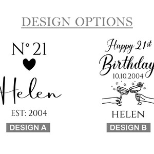 Pode incluir: Op&ccedil;&otilde;es de design para presentes personalizados. O design A apresenta "N&deg;21" com um cora&ccedil;&atilde;o, o nome "Helen" e "EST: 2004". O design B inclui "Happy 21st Birthday", a data "10.10.2004" e o nome "Helen" com ilustra&ccedil;&otilde;es de cocktails.
