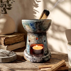 Può includere: Un cartello in legno rustico con la scritta "Welcome to our home" in lettere bianche. Il cartello presenta una finitura invecchiata e un design semplice e accogliente, perfetto per un portico o un ingresso.