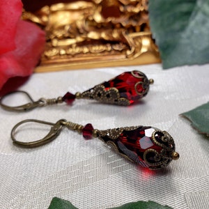 Blood Red Bronze Gothic Earrings, Dark Crimson Red Victorian Drops, Garnet Edwardian, Antique Gold Brass Steampunk Titanic Temptations 12019 Bild 6