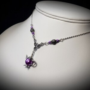 Pendentif de théière en perle violette, perle de cristal daméthyste, théière lilas charme collier victorien, théière antique en argent Titanic Temptations 21012 image 8