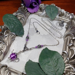 Pendentif de théière en perle violette, perle de cristal daméthyste, théière lilas charme collier victorien, théière antique en argent Titanic Temptations 21012 image 2