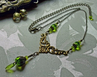 Lime groene Victoriaanse ketting, gotische Peridot Drop, olivijn Edwardian Choker Olive Steampunk, verouderde gouden bronzen Titanic verleidingen 11037