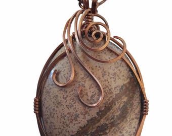 Colar com pingente de riolita enrolado em arame – pedra de 30 x 40 mm, corrente de cobre ajustável de 30"