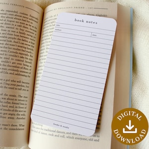 Op de afbeelding: Een witte notitiekaart met gelijnde pagina's, titel-, auteur- en datumsecties, rust op een open boek. De kaart is gelabeld met "book notes" en "books & books". Een digitale downloadafbeelding staat in de rechter benedenhoek.