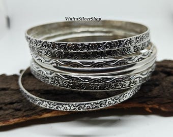 Elegante conjunto de brazaletes florales de plata oxidada – Brazaletes tradicionales hechos a mano para mujer – Joyería con acabado antiguo.