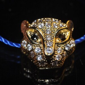 Colgante con dije de circonita cúbica y diamantes micropavé de cabeza de leopardo y pantera bañado en oro de 24 kt, de excelente calidad y diseño, 11 x 11 x 6 mm - Q1208