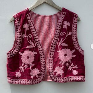 Velvet Embroidered Suzani Jacket, Sleeveless Suzani Vest, Lightweight Velvet Vest Jacket, Indian Suzani Short Jacket, Floral Waistcoat