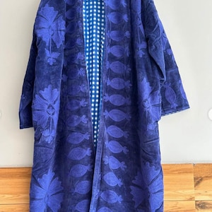 Handgemaakte lange fluwelen Suzani-kimono | Boho-geborduurde jas | Ambachtelijke bovenkleding | Winterkimonojas | Streetstyle-gewaad | Cadeau voor haar
