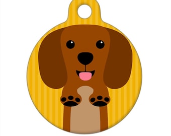 Etiqueta de identificación de mascota: raza de perro teckel marrón