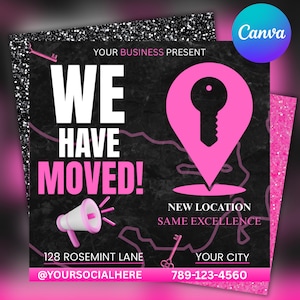 以下が含まれることがあります： 黒い背景とピンクのアクセントのプロモーショングラフィック。「WE HAVE MOVED！」のテキストが目立つように表示されています。追加のテキストには、新しい場所、連絡先情報、キーグラフィックが含まれています。