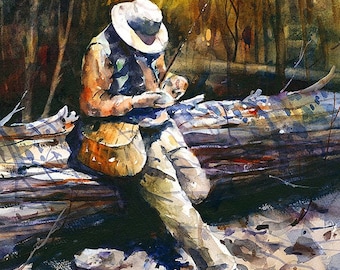 Könnte beinhalten: Ein Aquarellbild einer Person, die einen Hut trägt und auf einem Baumstamm am Fluss sitzt und eine Angelrute hält. Die Person trägt eine braune Jacke und eine Khakihose. Der Hintergrund ist ein Wald mit Bäumen und Blättern.