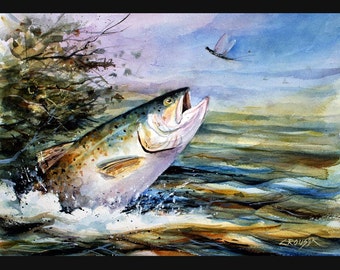 Könnte beinhalten: Ein Aquarellbild eines Forellen, das mit offenem Maul aus dem Wasser springt und einer Fliege nachjagt. Die Forelle ist braun und silbern mit dunklen Flecken. Das Wasser ist hellblau und grün mit weißem Schaum. Der Hintergrund ist ein hellblauer Himmel mit ein paar Wolken.