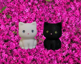3D Printed Knitted Cat • Kawaii Decorative Figurine • 14 Colors • 3 Sizes (6cm colored eyes, 15cm & 24cm button eyes) • Cat Gift