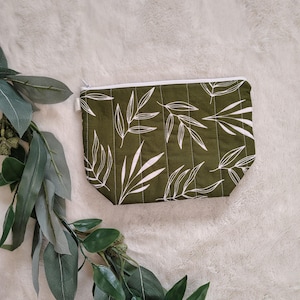 Green Leaf Quilted Toiletry Bag