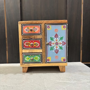 Mini armario de madera pintado a mano / Organizador de cajones para joyas / Caja de especias bohemia / Baúl decorativo indio / Caja de baratijas colorida