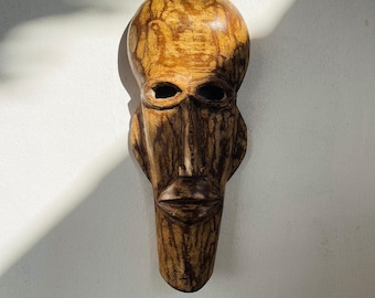 手彫りのアフリカの木製マスク：部族の壁アート彫刻-6969 - Etsy 日本