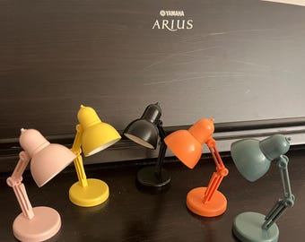 1:6 Scale Magnetic Mini Desk Lamp, LED Dollhouse Light for Action Figures, Diorama Accessory