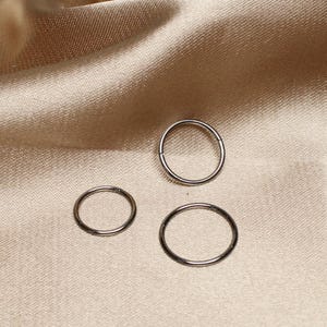 Implant Grade Titanium Hinged Clicker Ring – 20g 18g Thin Petite Hoop for Nose, Septum, Cartilage, Helix, Daith Piercing