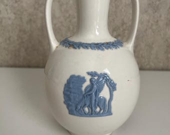 Wedgwood & Barlston Etruria Queensware Blue Cream Pegasus Horse Trophy Vase 6.5”