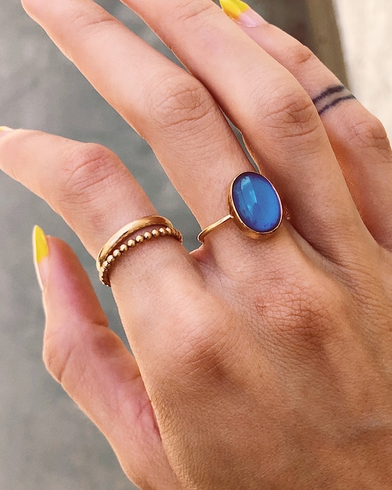 Oval shop mood ring