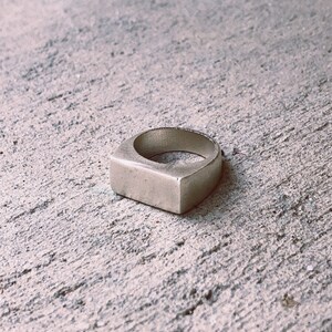 Hand-carved Large Signet Ring 画像 3