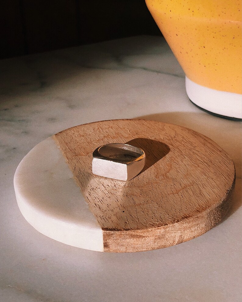 Hand-carved Large Signet Ring 画像 6