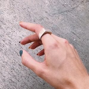 Hand-carved Large Signet Ring 画像 7